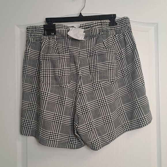 Torrid Wide Leg Studio Crepe Short NWT - Picture 4 of 7